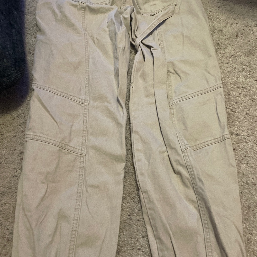 Light cargo pants